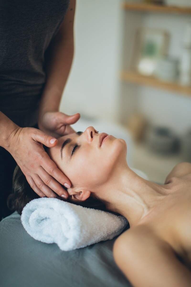 Heilsame Berührung während einer Massage